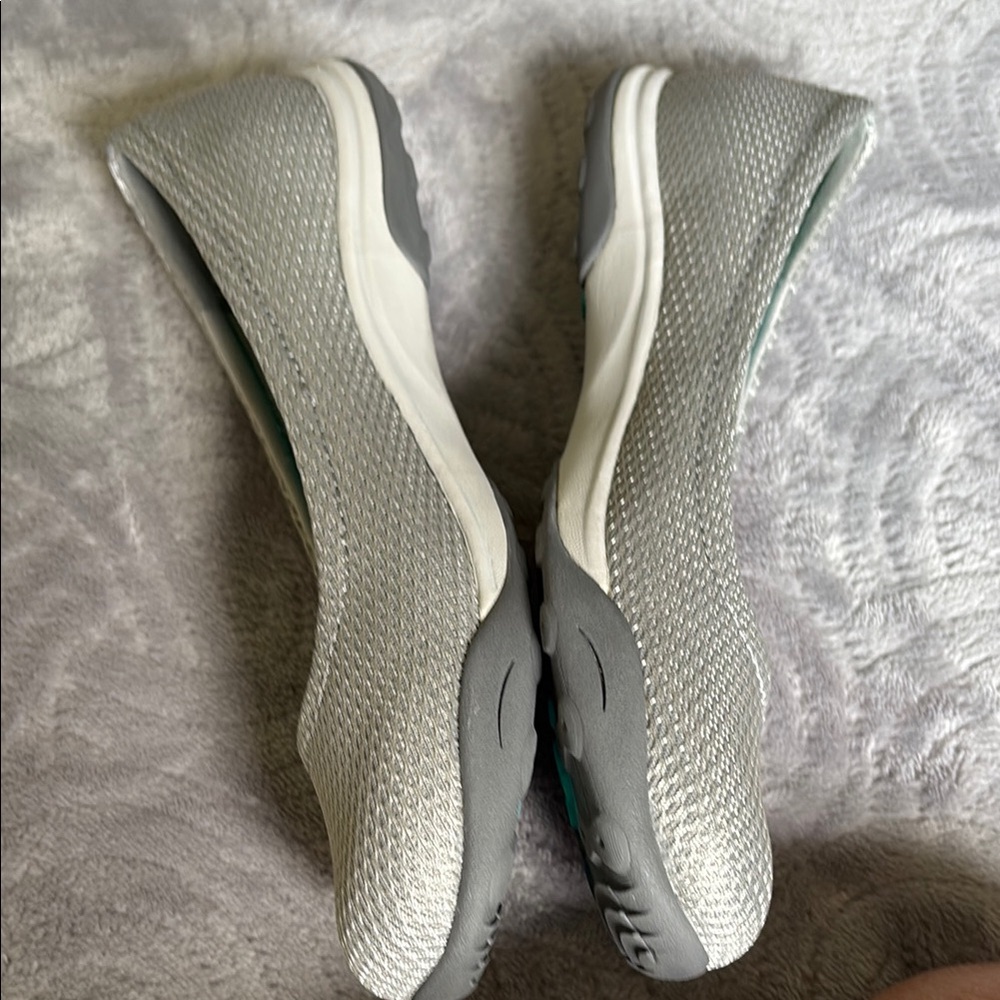NWOT Eddie Bauer Gray Women's Slip On Walking Shoes.  SZ: 7.5 - Picture 5 of 7